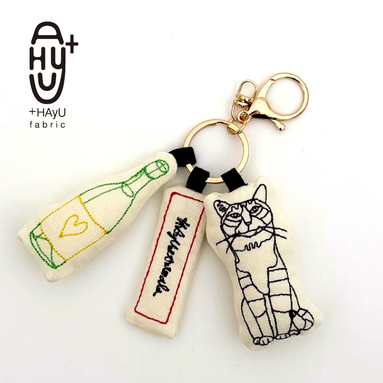 キーホルダー | HAyU チャーム 全3種 刺繍 3連 クッション 大きめ ねこ