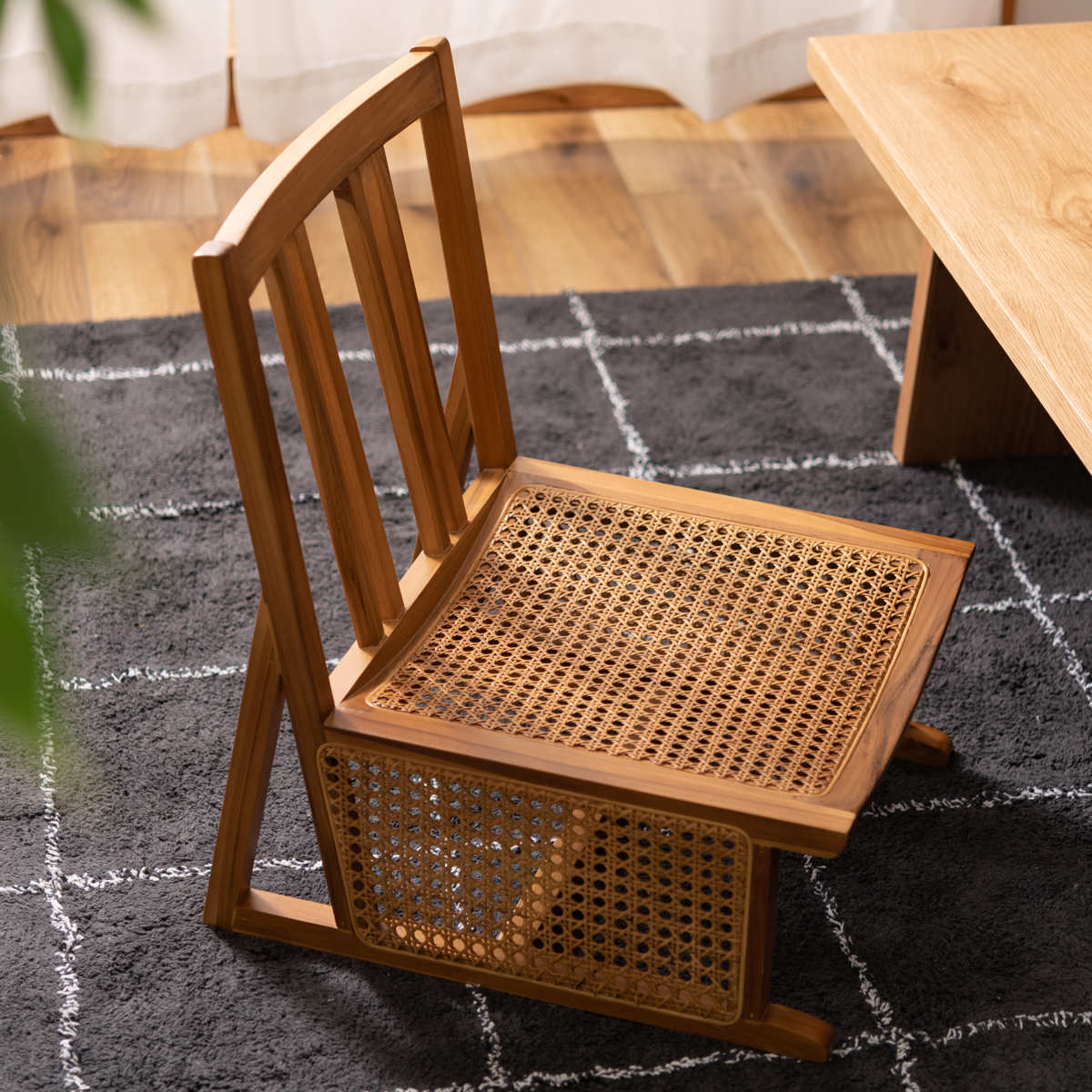 東谷 フロアチェア 天然木フレーム ラタン編み 座面高約20cm （ 座椅子