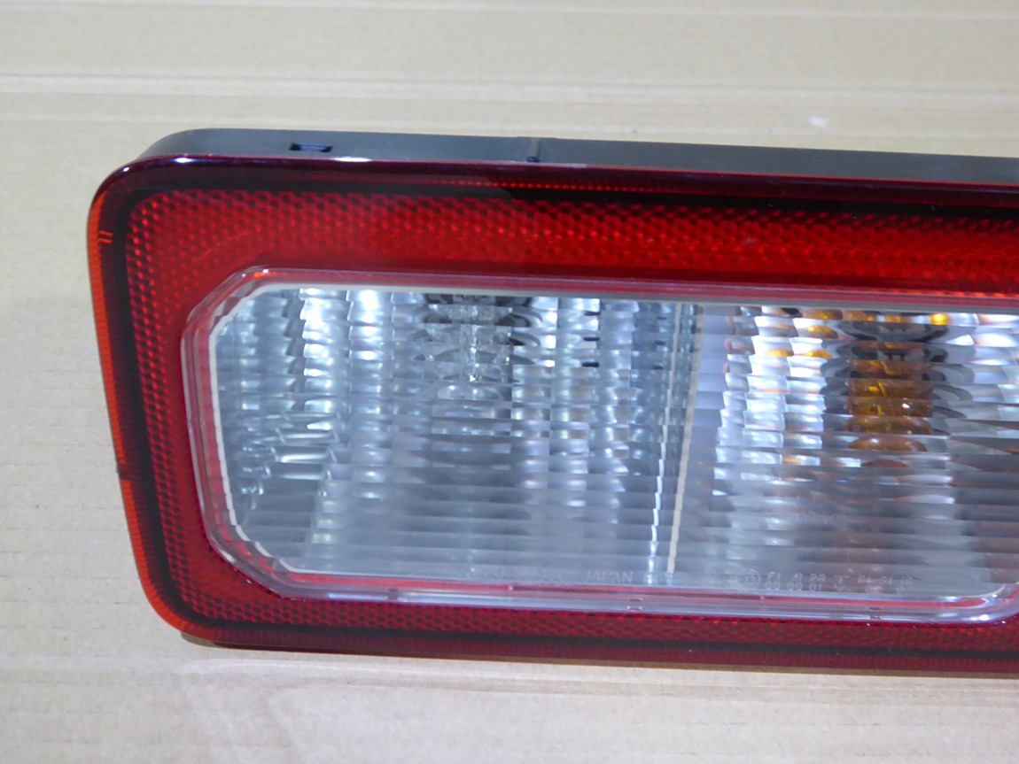 ジムニーJB64用純正テールランプ右側 新車外し品 : ショウワガレージ