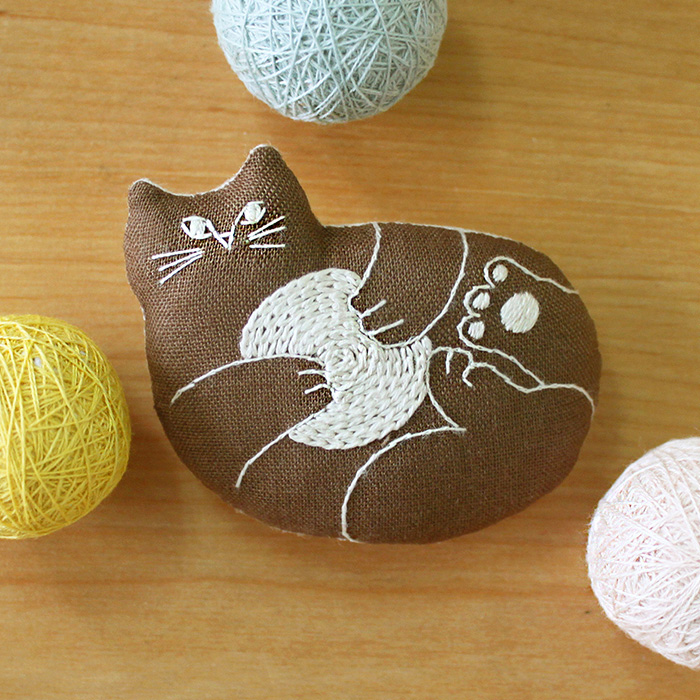 piece nekogao 刺繍ブローチキット へそ天 図案印刷済 | 刺しゅう