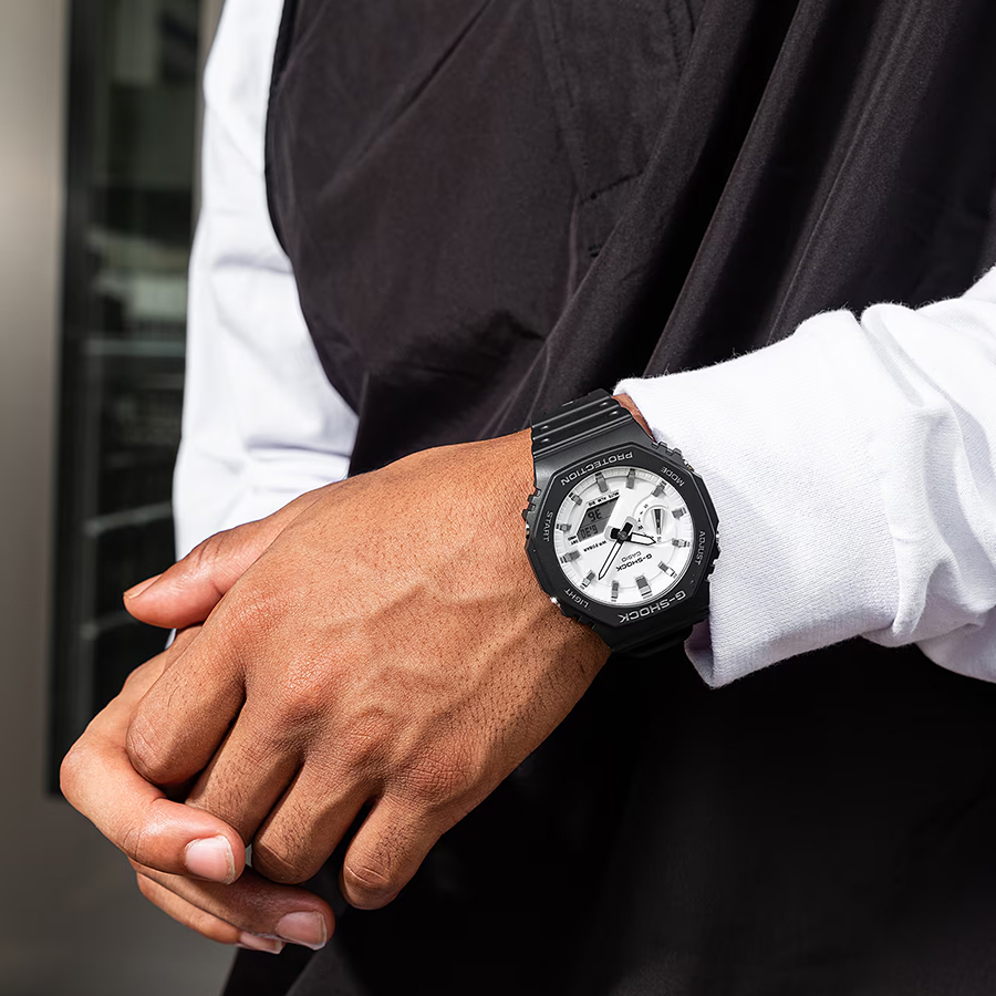 G-SHOCK ブラック&ブリリアントホワイト GA-2100WD-1AJF メンズ 腕時計