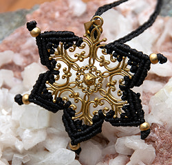 ペンダント マクラメ マクラメ編み Macrame スノーモチーフのマクラメ