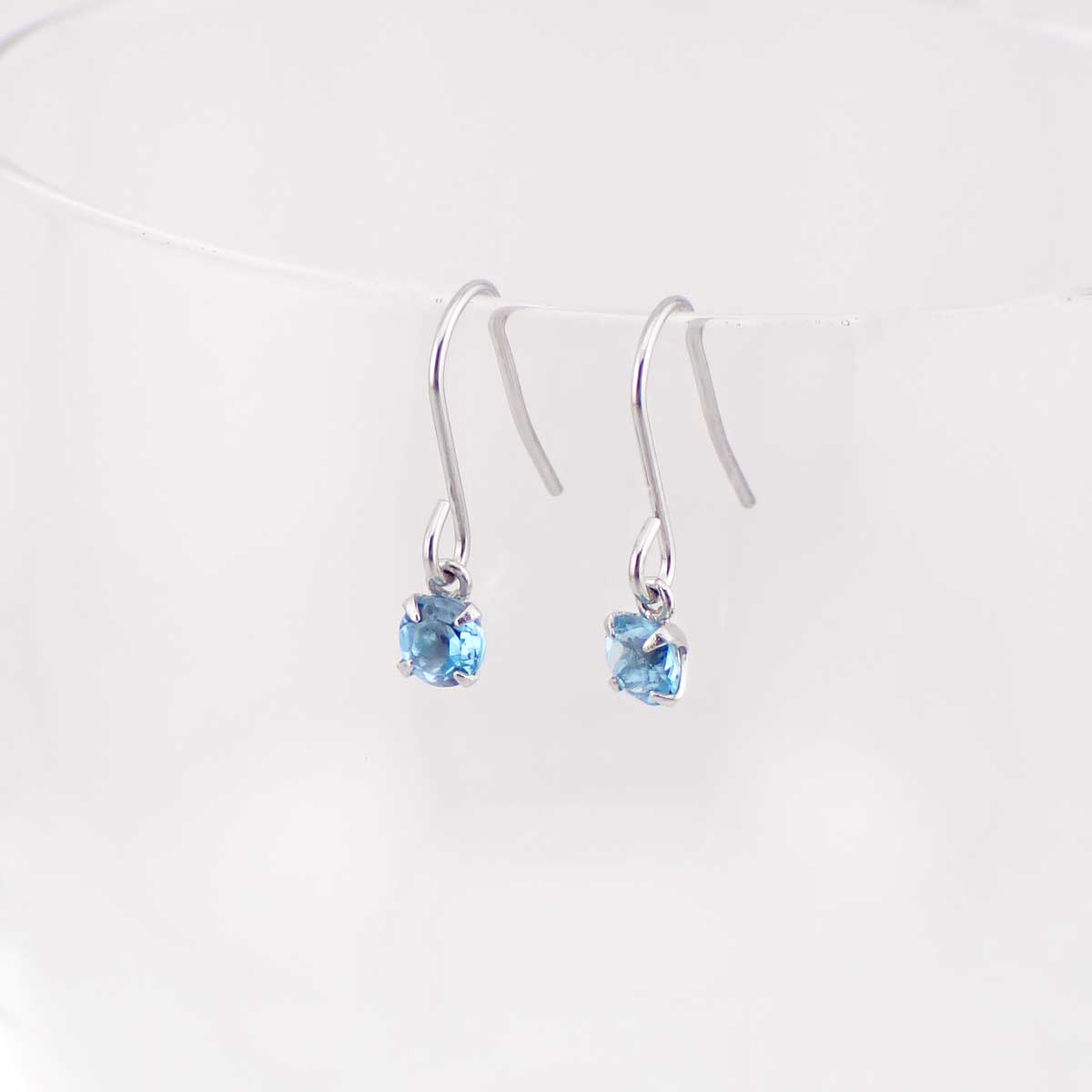 フックピアス プラチナ900製ポスト ブルートパーズ 3mm 1粒 爆買