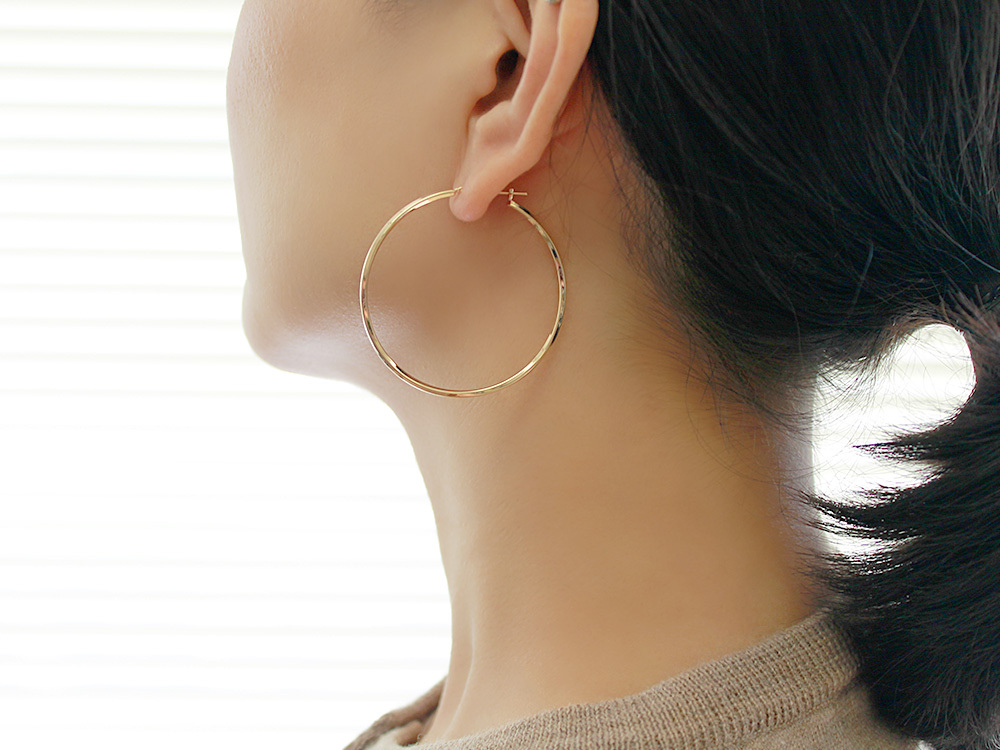 ピアス 18K Nejiri フープ 45 ひかり。地金 18Kピアス レディース 18金