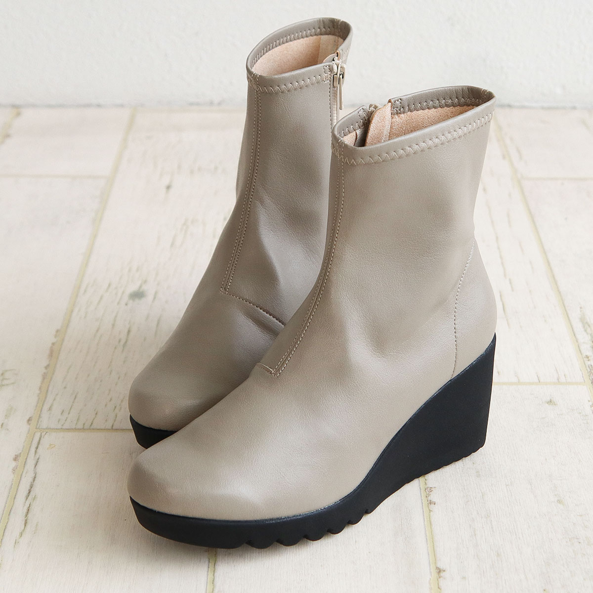 FIRST CONTACT（ファーストコンタクト） ショートブーツ レディース