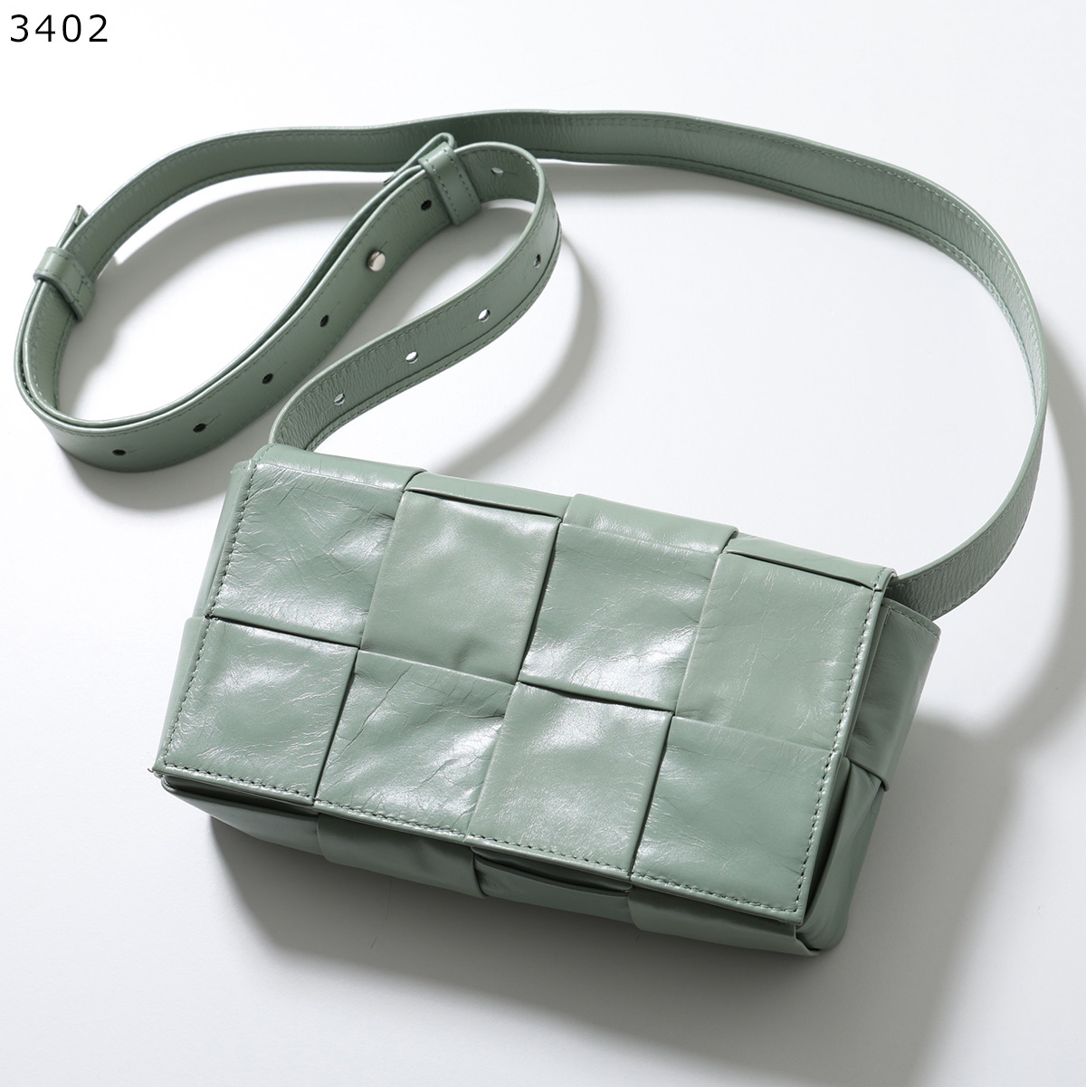 BOTTEGA VENETA（ボッテガ・ヴェネタ） ボディバッグ CASSETTE