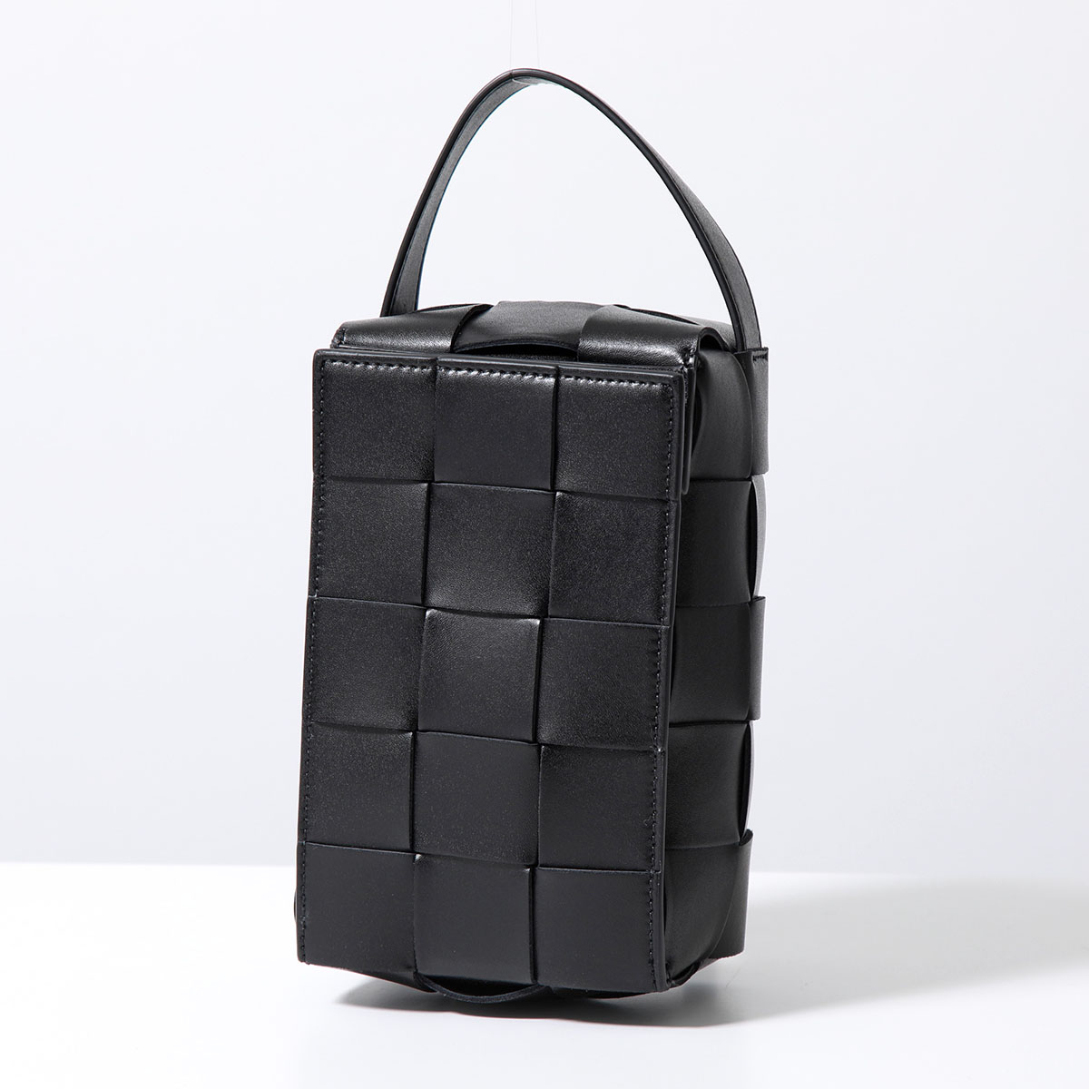 BOTTEGA VENETA（ボッテガ・ヴェネタ） クラッチバッグ CASETTE
