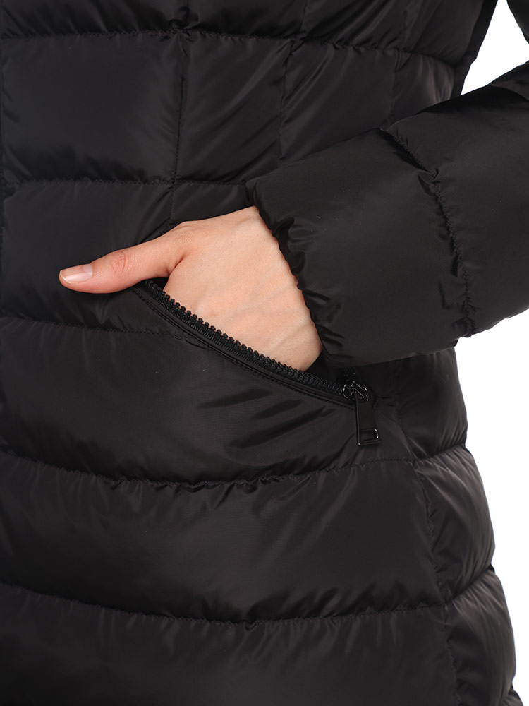 MONCLER（モンクレール） フード収納 ボリュームネック ロングダウン