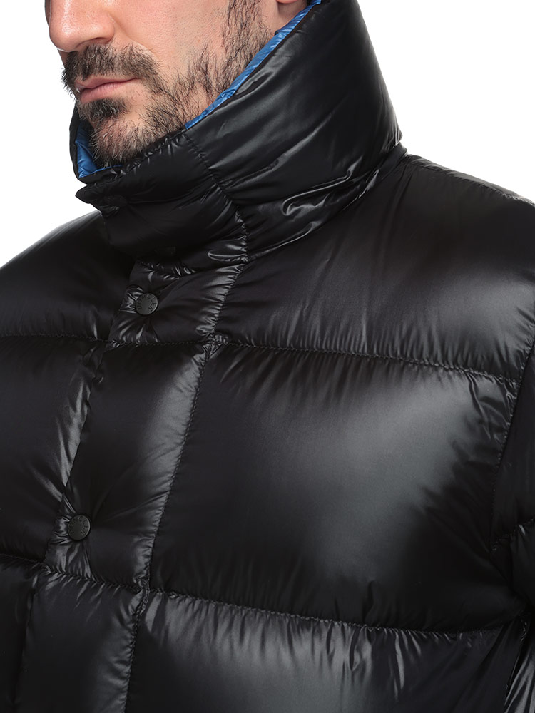 MONCLER（モンクレール） 袖ロゴパッチ ボタン＆ジップ開閉 ショート