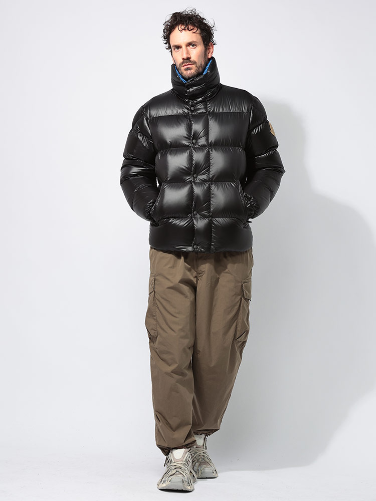 MONCLER（モンクレール） 袖ロゴパッチ ボタン＆ジップ開閉 ショート