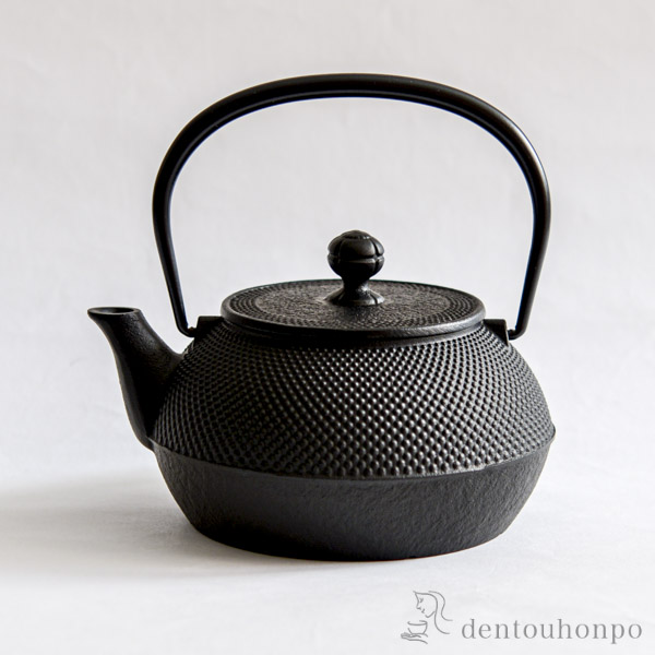 岩鋳（IWACHU） 鉄瓶18型 万代アラレ 直火専用 1800ml（1.8L） ( 岩鋳