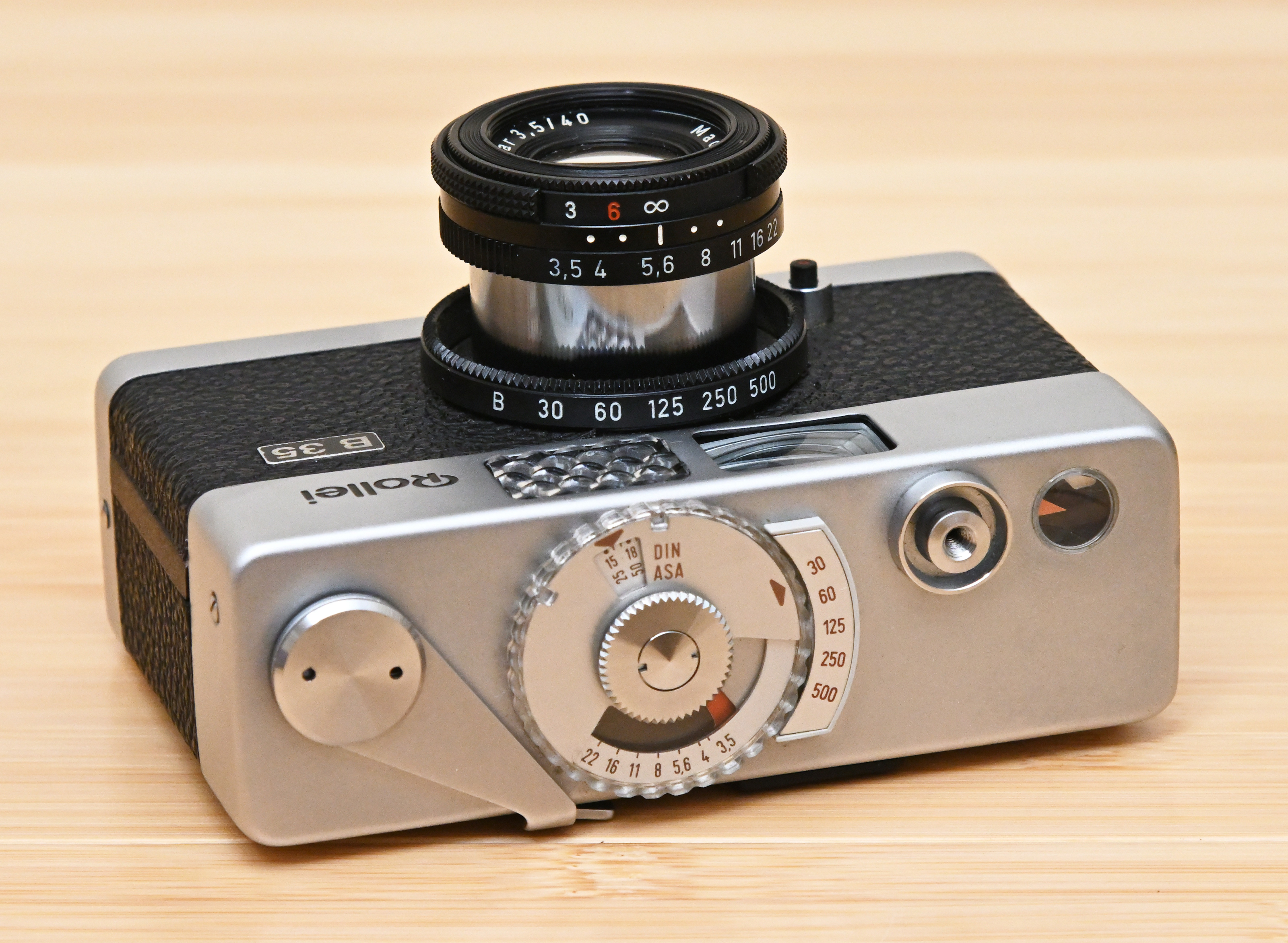 元祖・高級コンパクトカメラ ローライ35