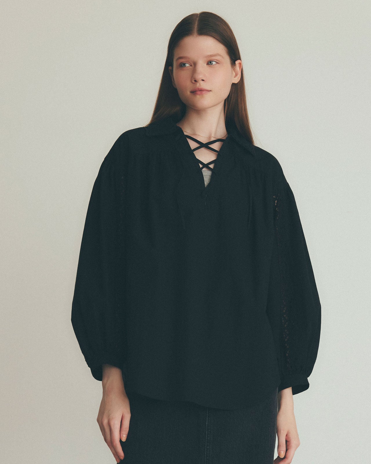 LACE-UP BLOUSE – Shinzone