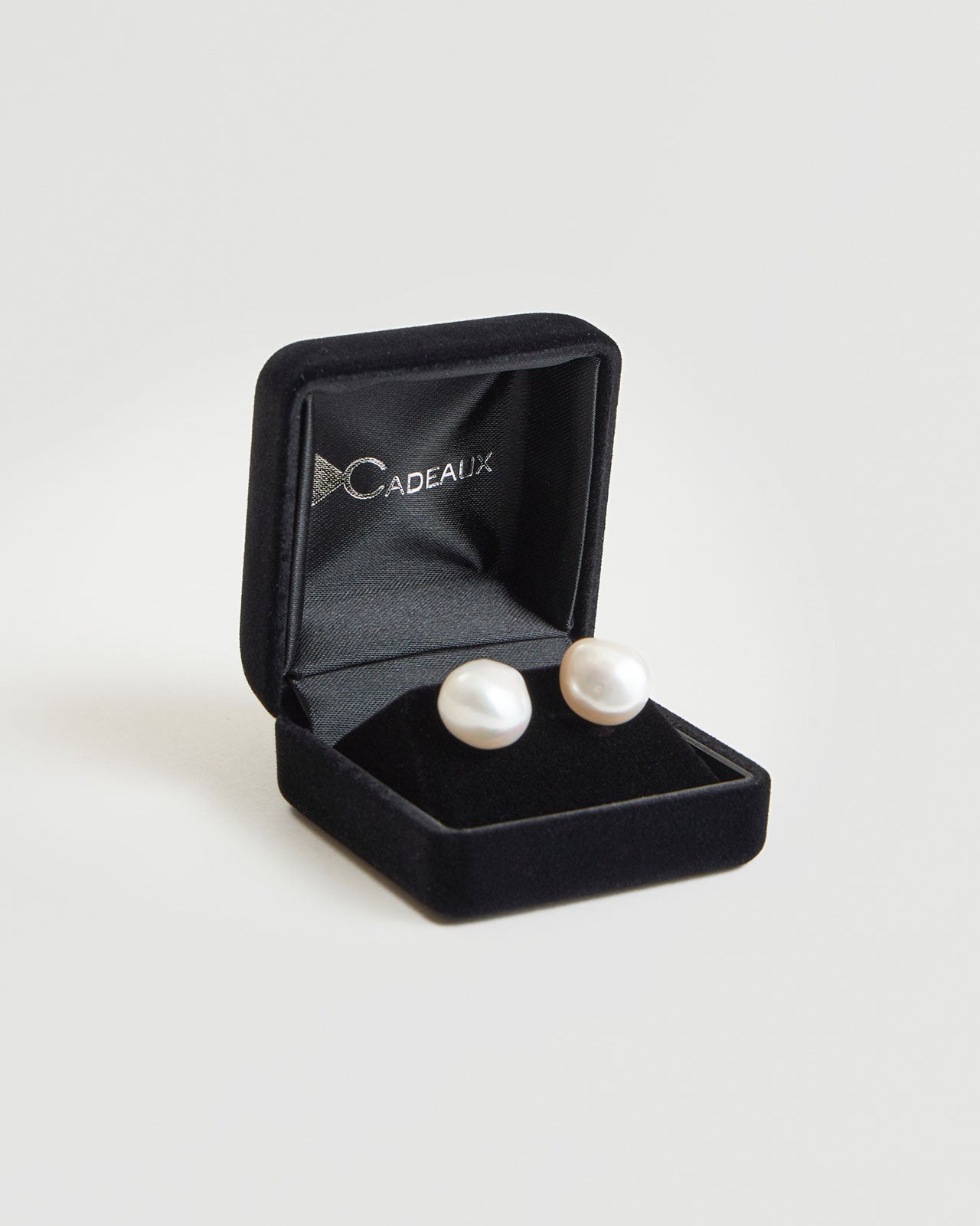 CADEAUX BUMPY PEARL EARRINGS – Shinzone