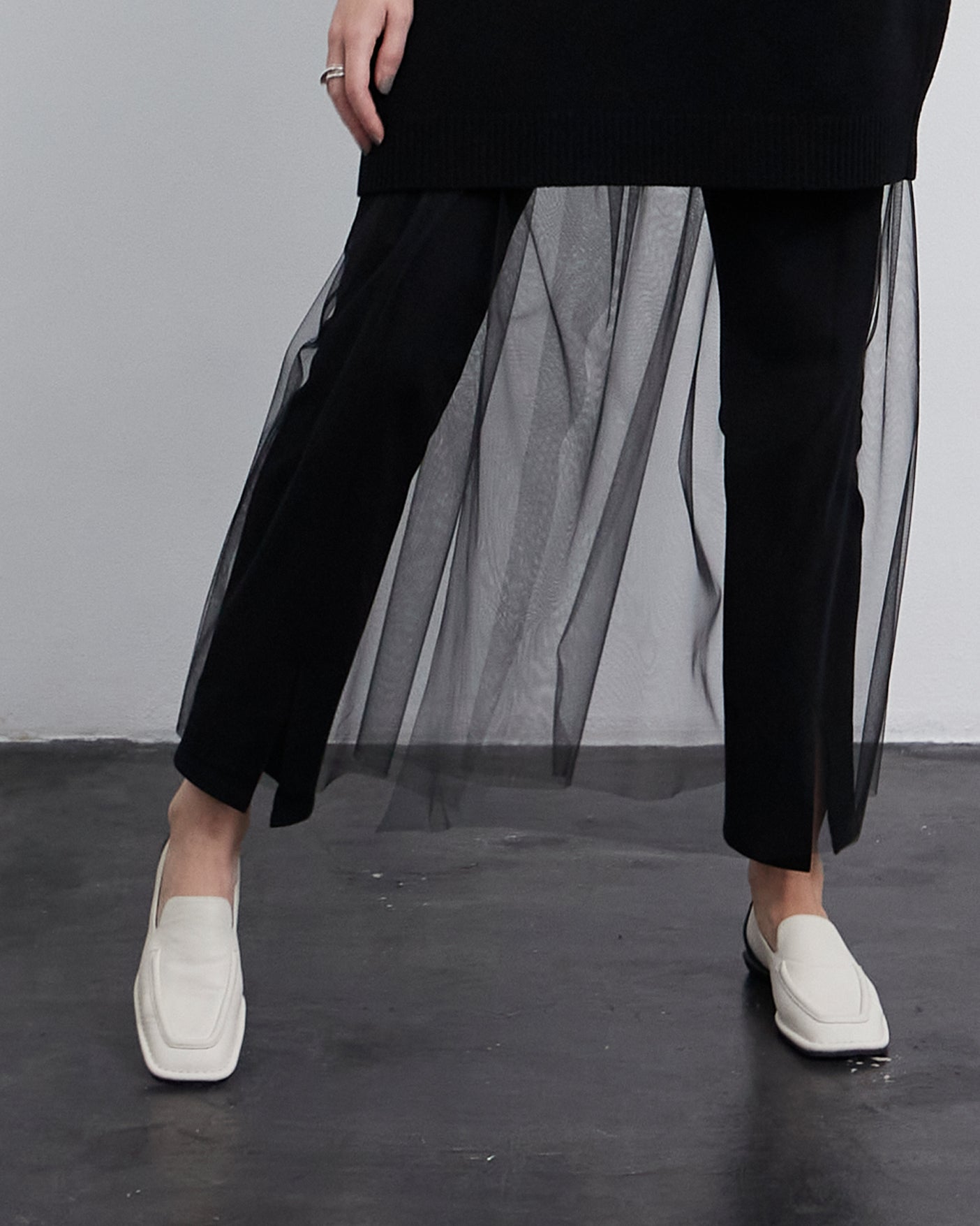 SQUARE LOAFERS / WHITExBLACK – SHISEI