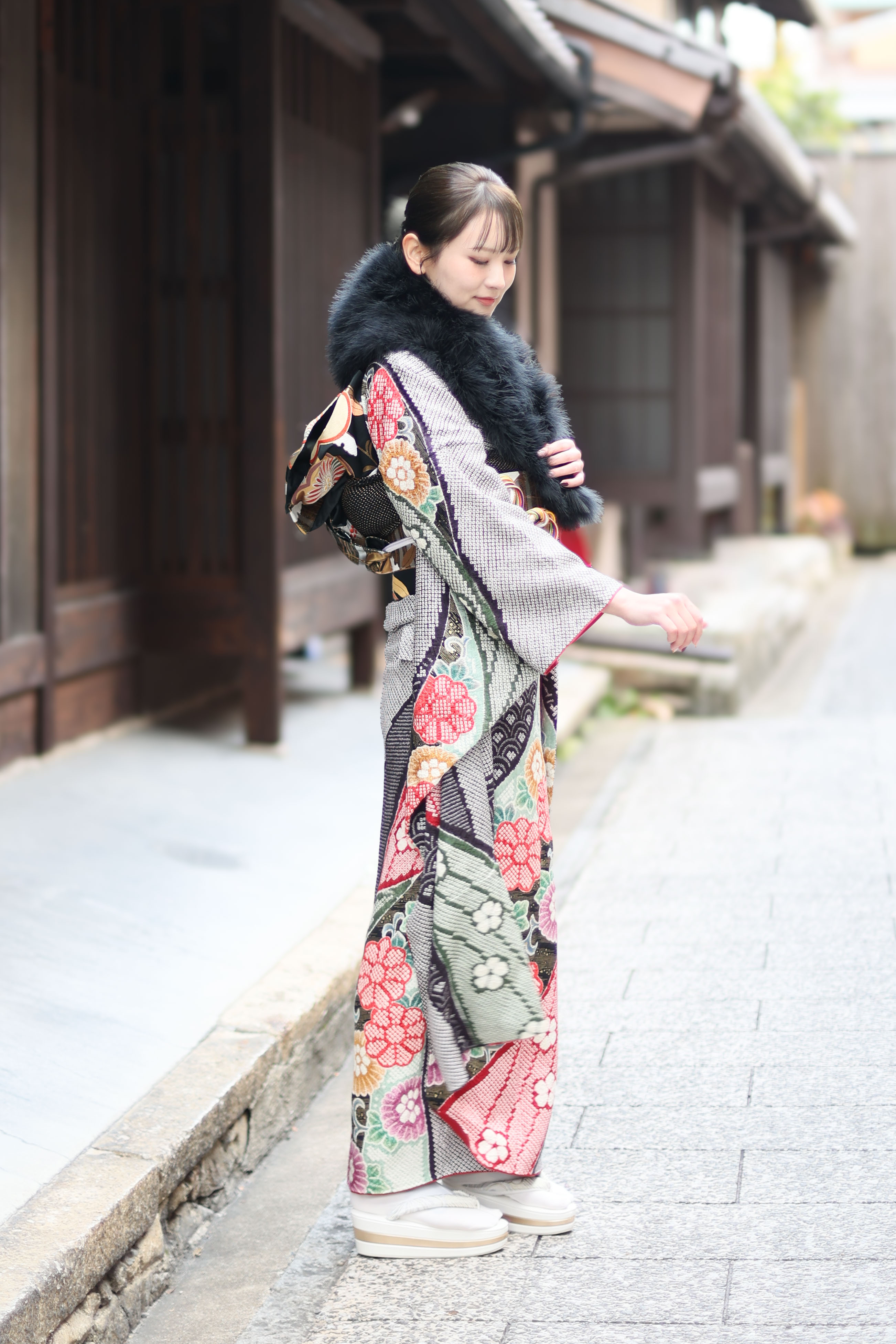 花唐草と総絞り｜京都の成人式振袖・卒業式袴レンタル シュハリスキョウト