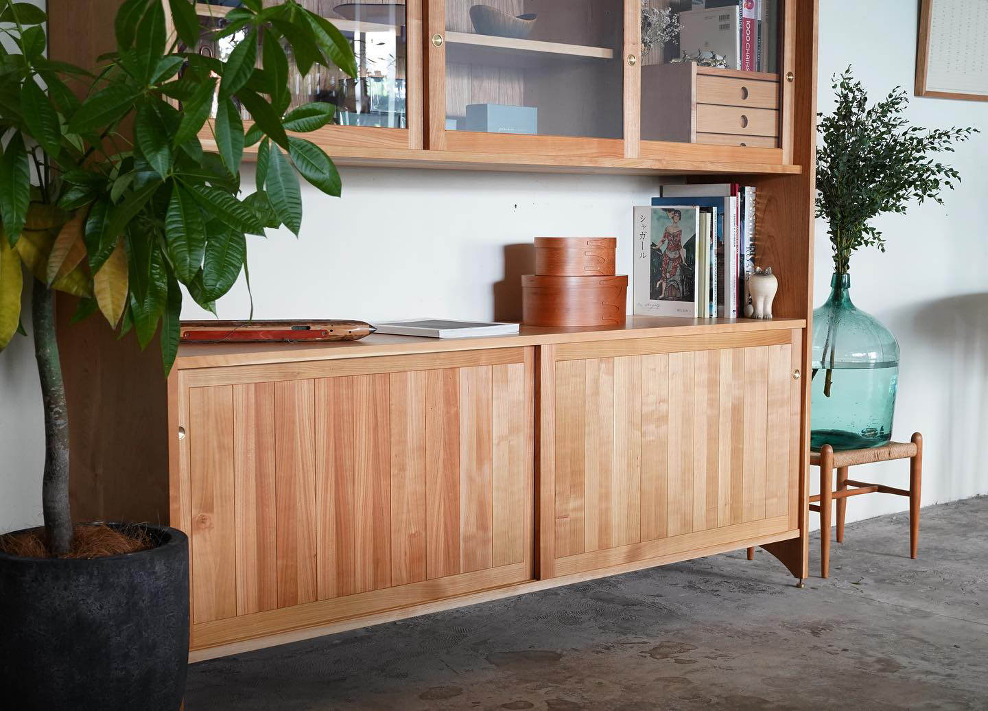 山桜のキャビネット | 山桜 | 高品質ハンドメイド家具 | SINRA