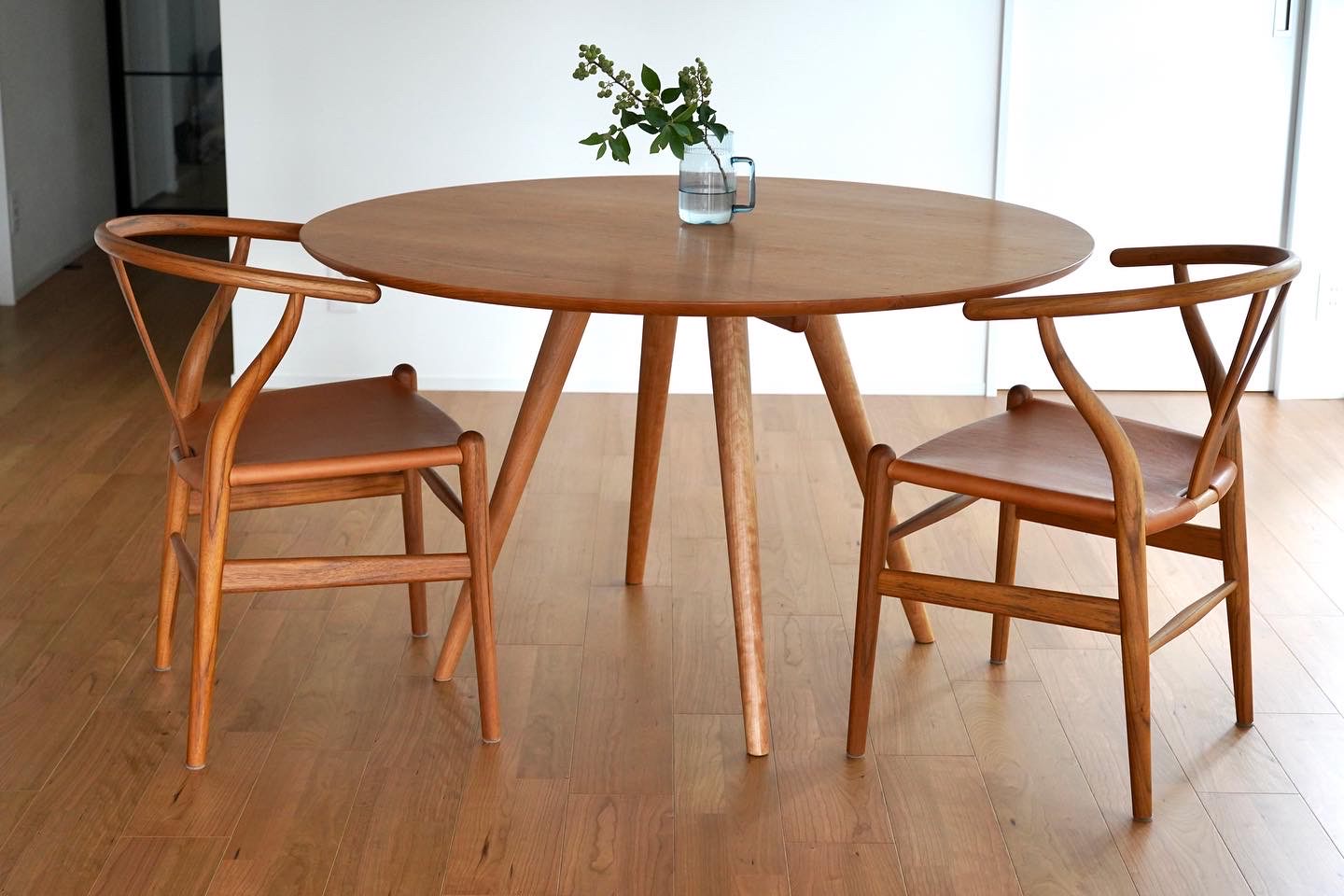 ラウンドテーブル | ブラックチェリー | 高品質ハンドメイド家具