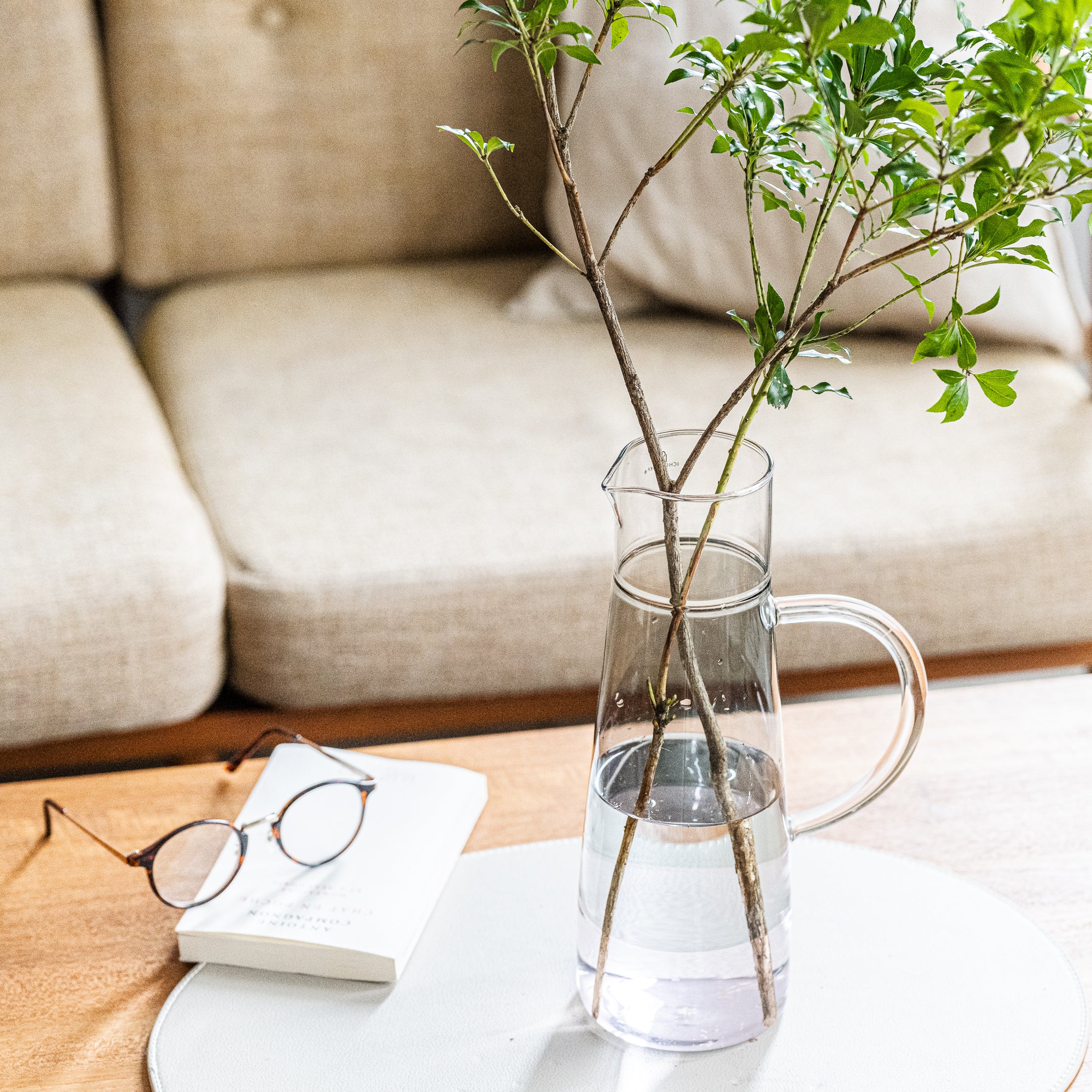SiKiTO / High Jug ｜ 枝もの花器にもなるモダンな水差し