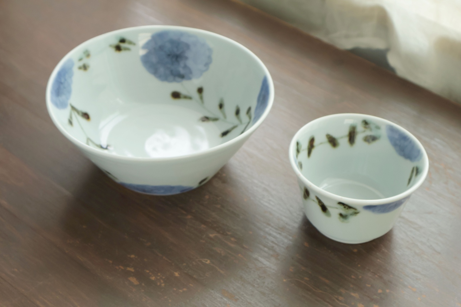 ダミ花鉄絵唐草小鉢 / 清水なお子 - うつわと暮らしの道具 sizuku