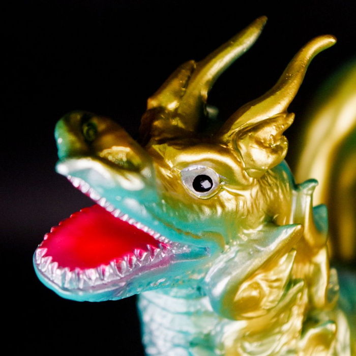 ブルマァク製「ドドンゴ(ゴールド)」がギャラリー＆ショップ・墓場の