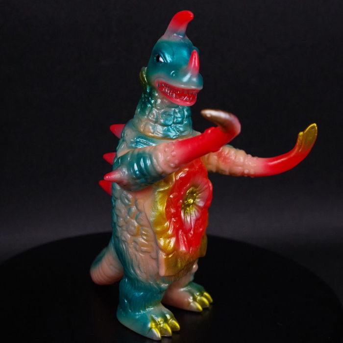 ブルマァクの幻の金型よりミドルサイズ「アストロモンス」が登場