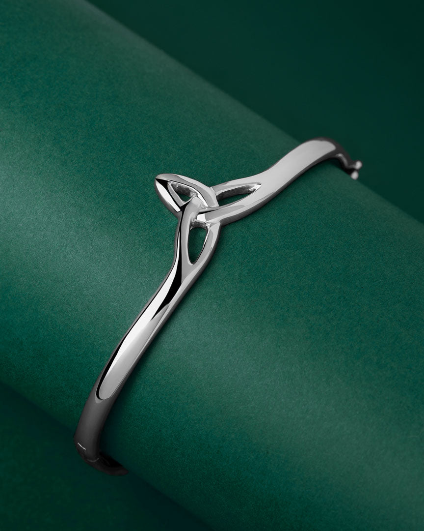 Silver Trinity Knot Front Bangle – Solvar Jewellery