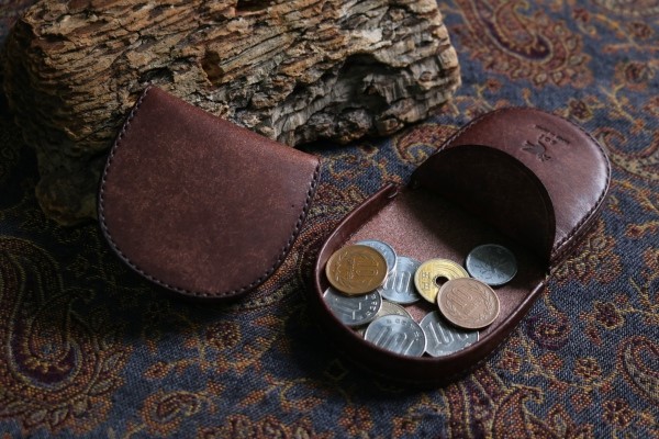 名品はやはり“超技巧“だった！馬蹄型コインケースのご紹介。 | sot