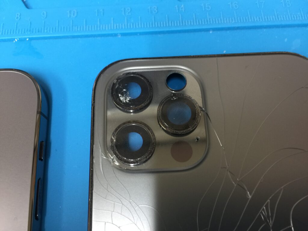 iPhone12 Proの背面のガラス割れとバッテリーの状態が75%で減りが早く
