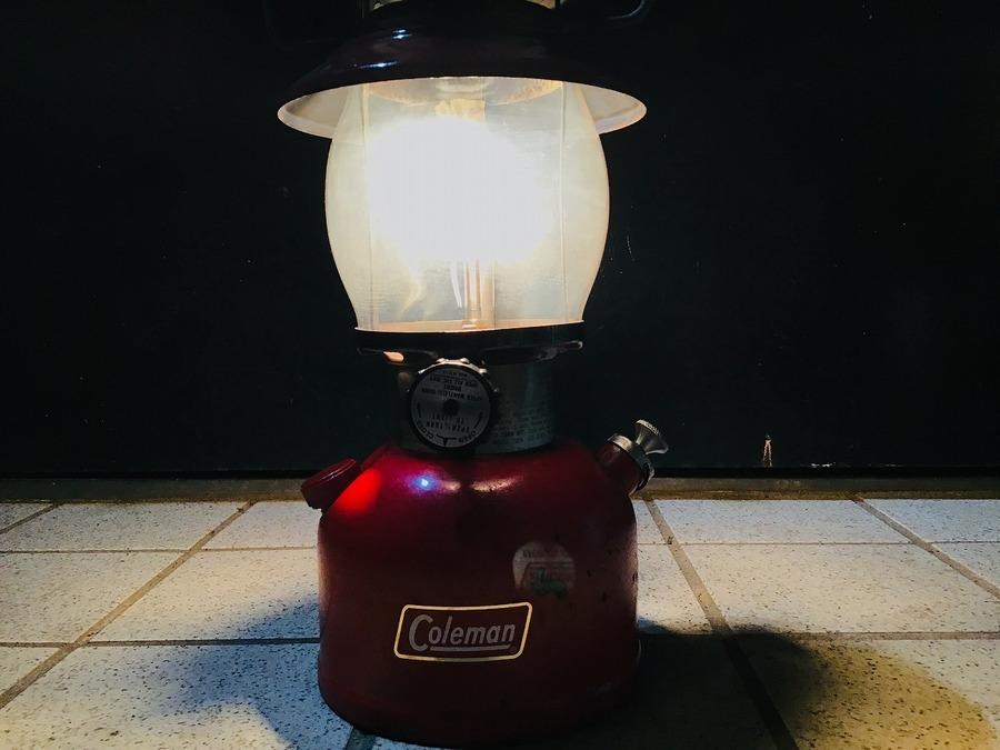 Coleman(コールマン)の王道ヴィンテージランタン！”The Red”の名称でお