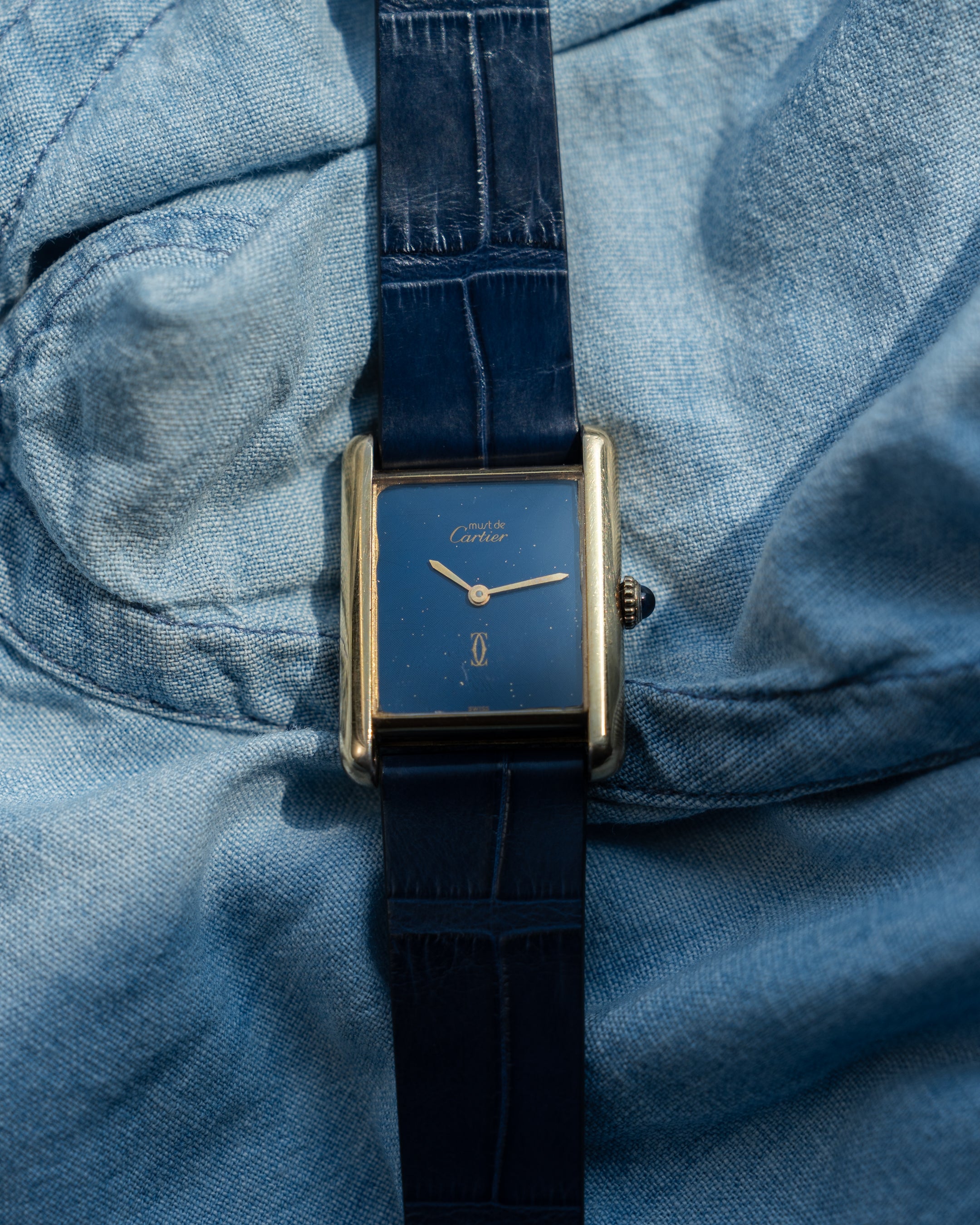 マスト ドゥ カルティエ タンク LM - ブルー ラッカー ダイヤル、手