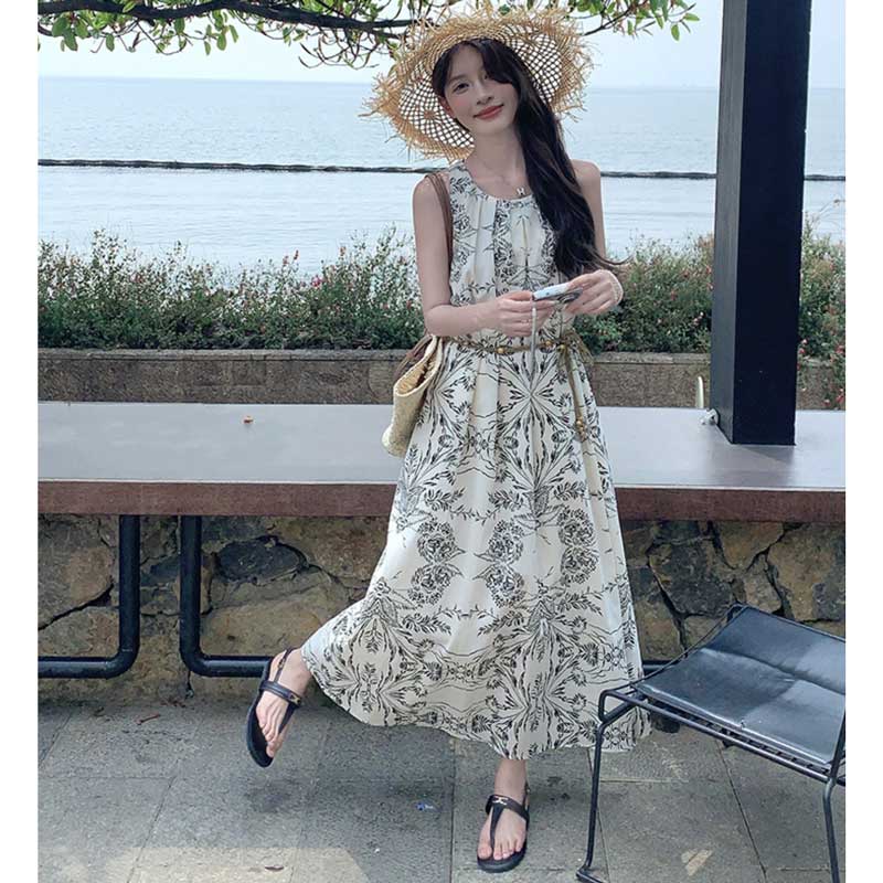 ボタニカルノースリーブワンピース（白）春/夏 1枚で華やかなボタニカル柄