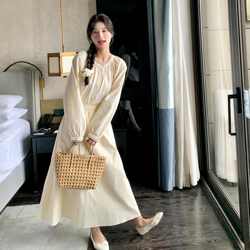 オフホワイトブラウス×フレアスカート (白) 春夏秋 フェミニンセットアップ