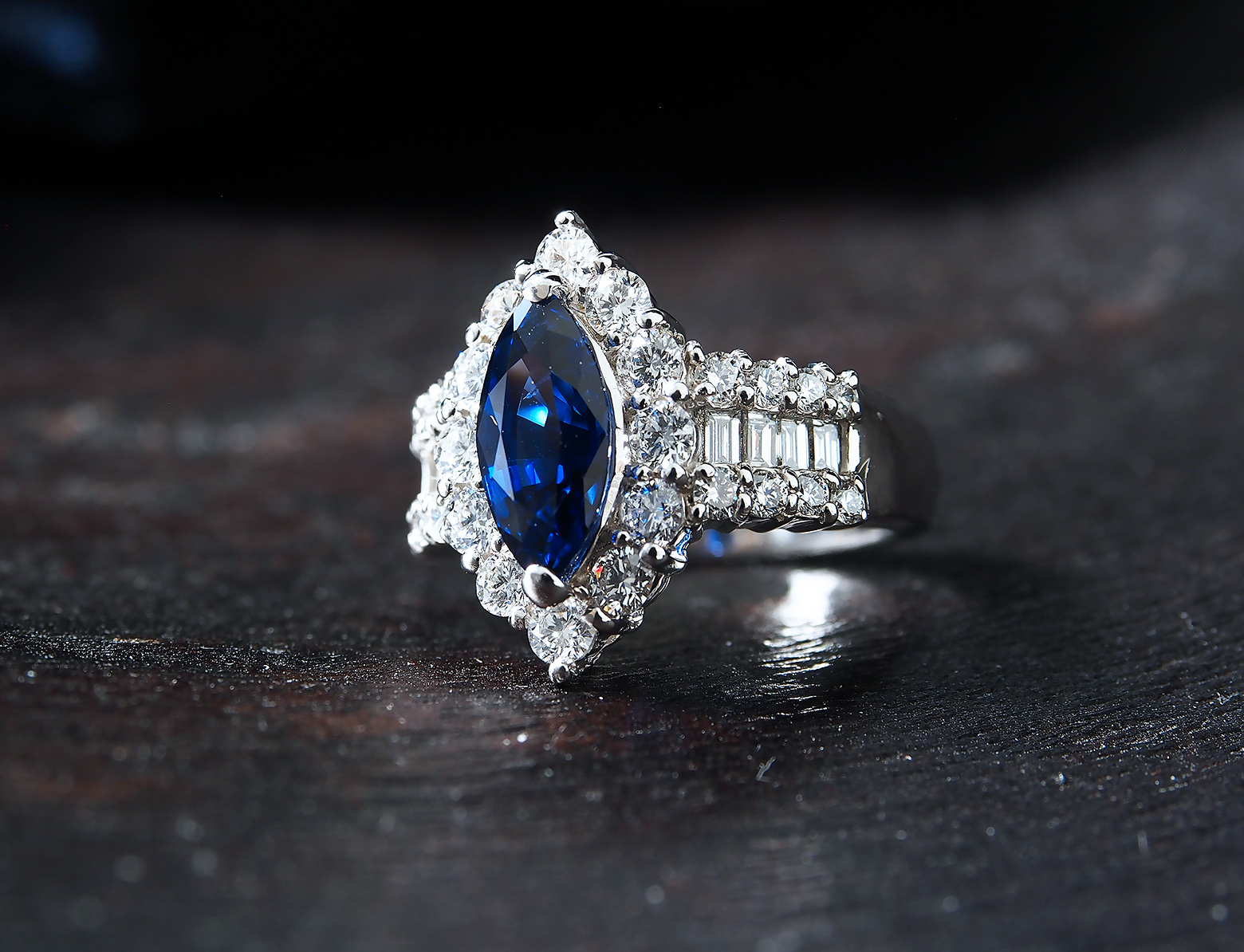 PT サファイア（スリランカ産・ロイヤルブルー）リング2.14ct/D:1.46ct