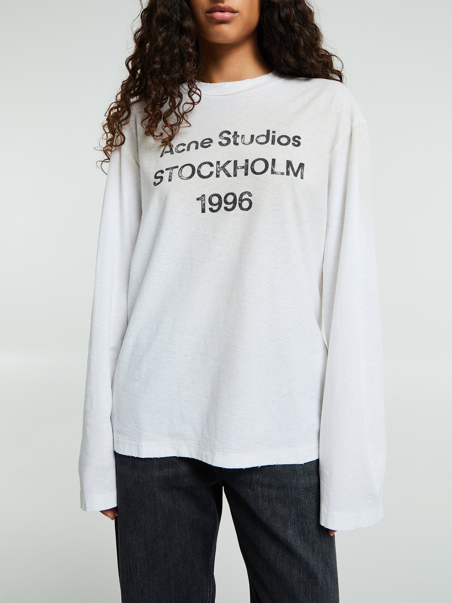 Acne Studios - Relaxed fit Logo T-shirt in Dusty White – Stoy