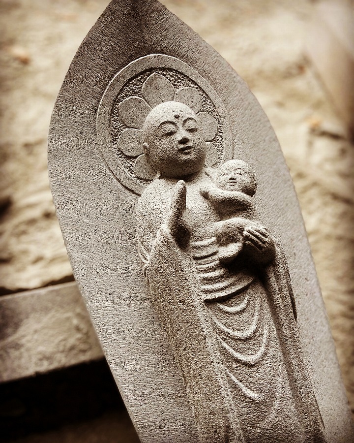 齋木三男作「舟形水子地蔵尊（群馬県産安山岩製）」 | ストーンサークル
