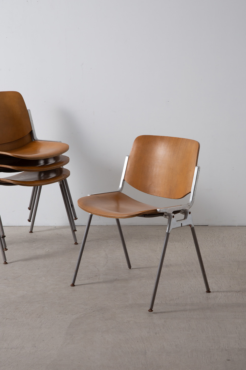 stoop | DSC 106 Chair by Giancarlo Piretti for Castelli in Wood