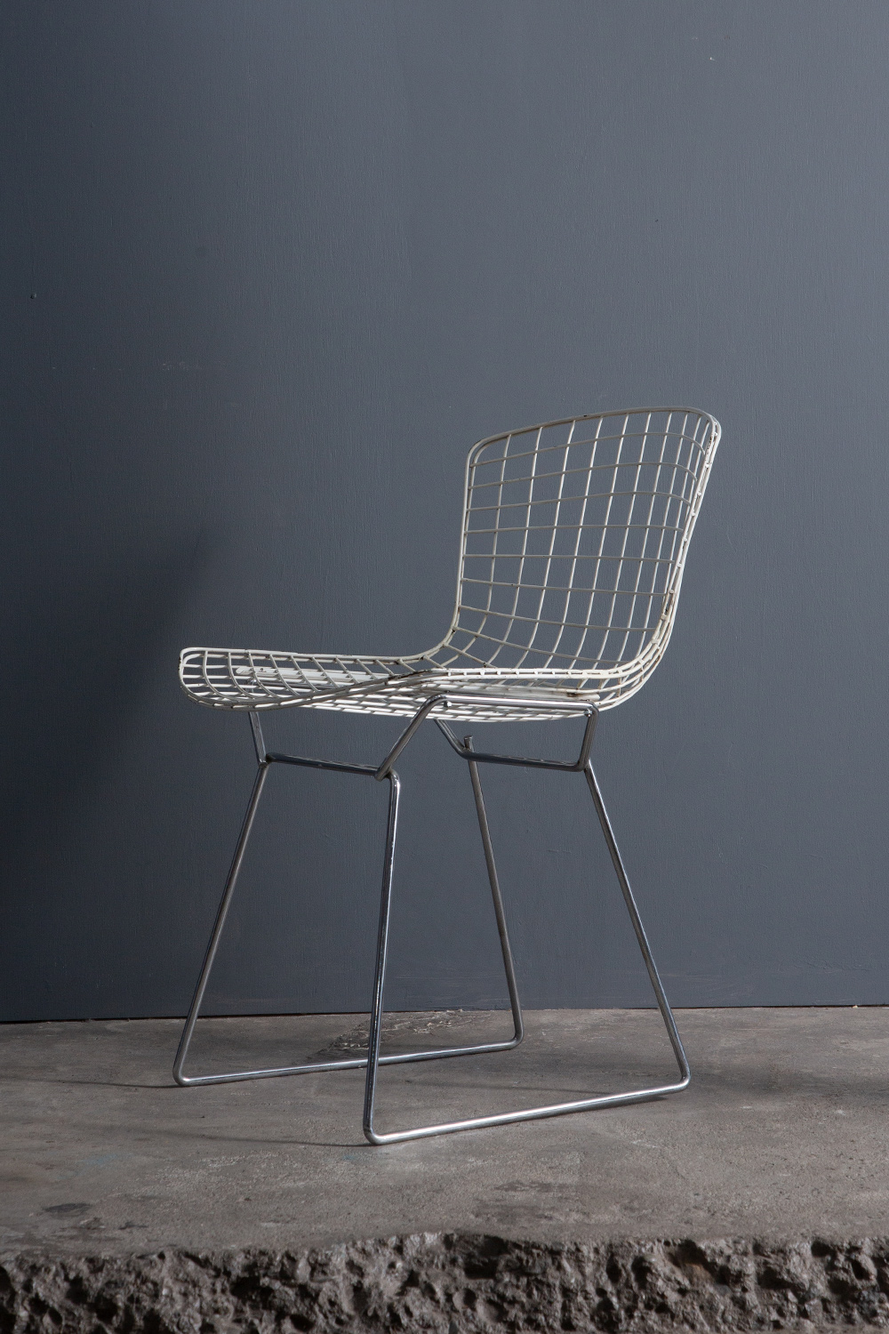 stoop | Side Chair in White and Chrome for Knoll by Harry Bertoia