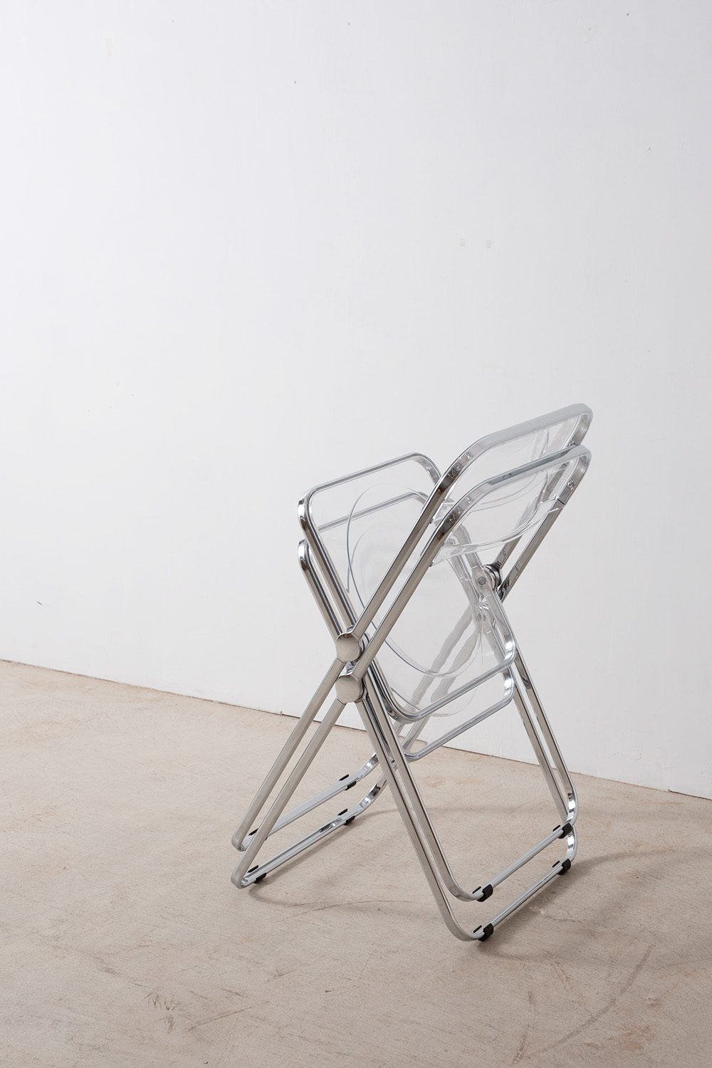 stoop | Plia Chair by Giancarlo Piretti for ANONIMA CASTELLI in