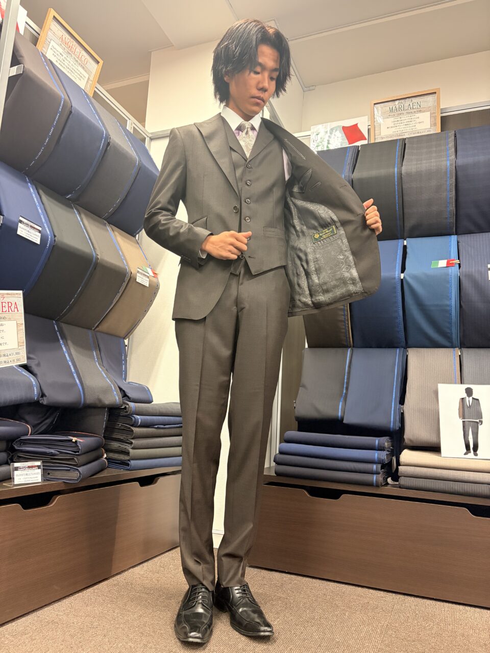 世界的にも有名なロロピアーナスーツ♪-福岡天神店スーツコレクション