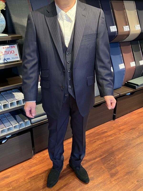 柔らかい肌触りと上品な艶のあるネイビースーツ【カノニコ】-福島郡山