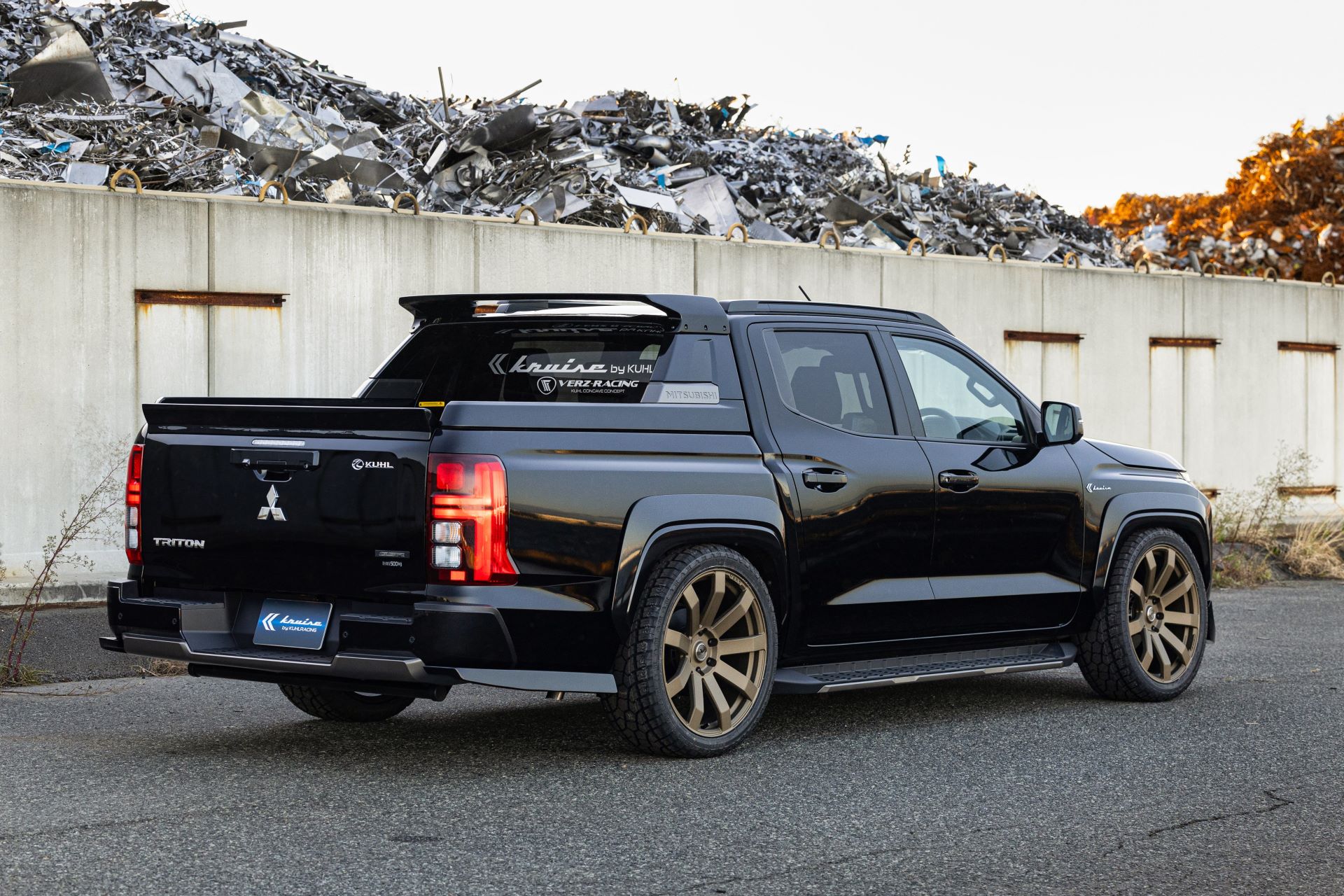 トライトン TRITON ローダウン・シャコタン！10インチローダウンを実現