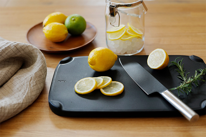 公式】クロの包丁｜remy