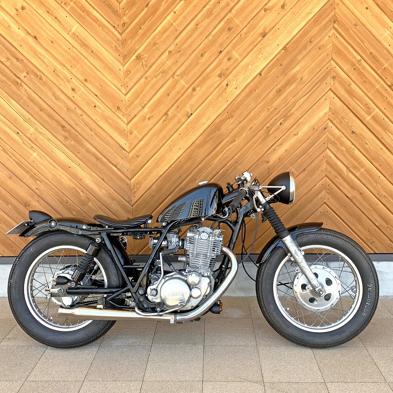 ソロサドルシートキット ピリオンパッドセット ホワイト SR400/500 / 2