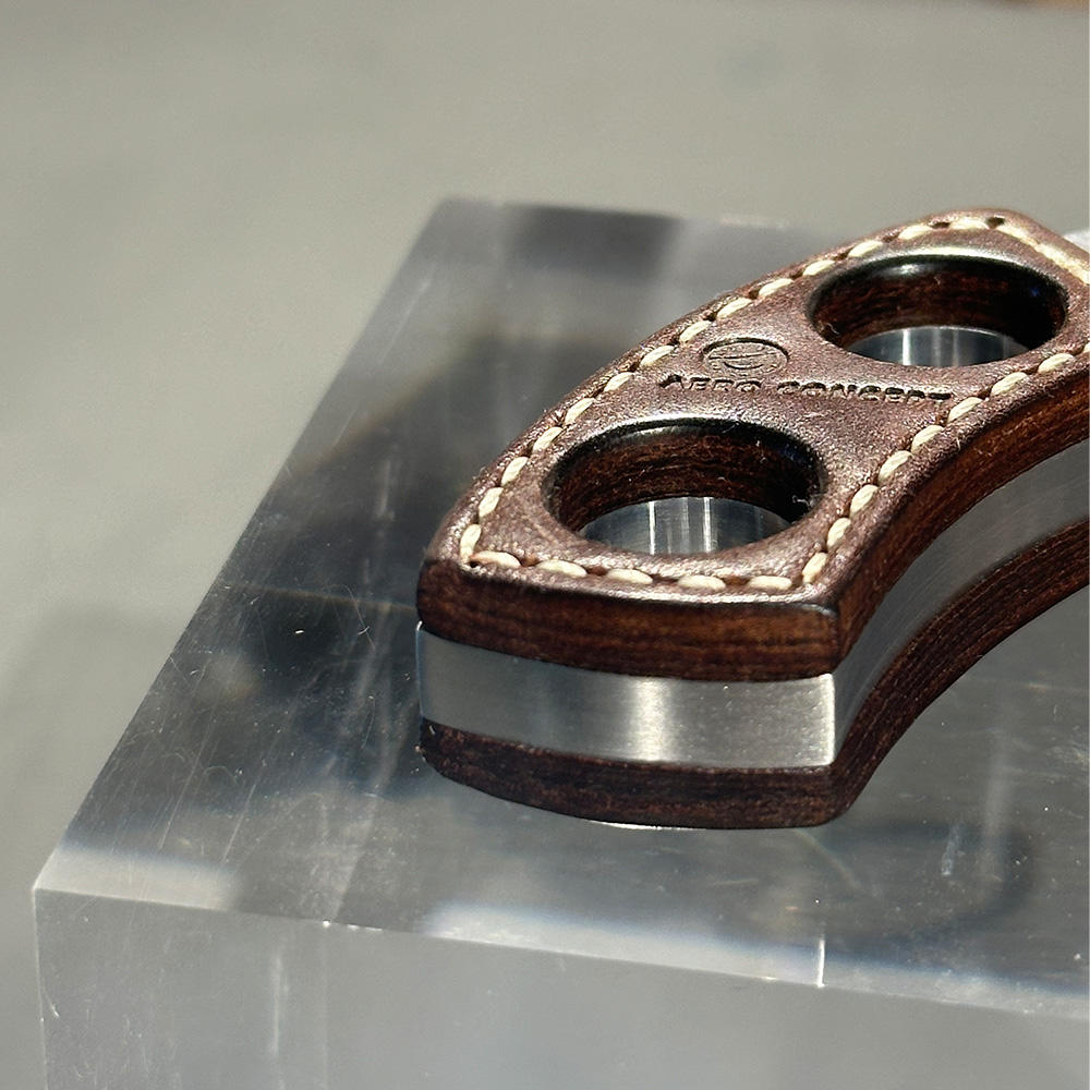 エアロコンセプト】Intuition（キーホルダー） 牛革｜ビターチョコ