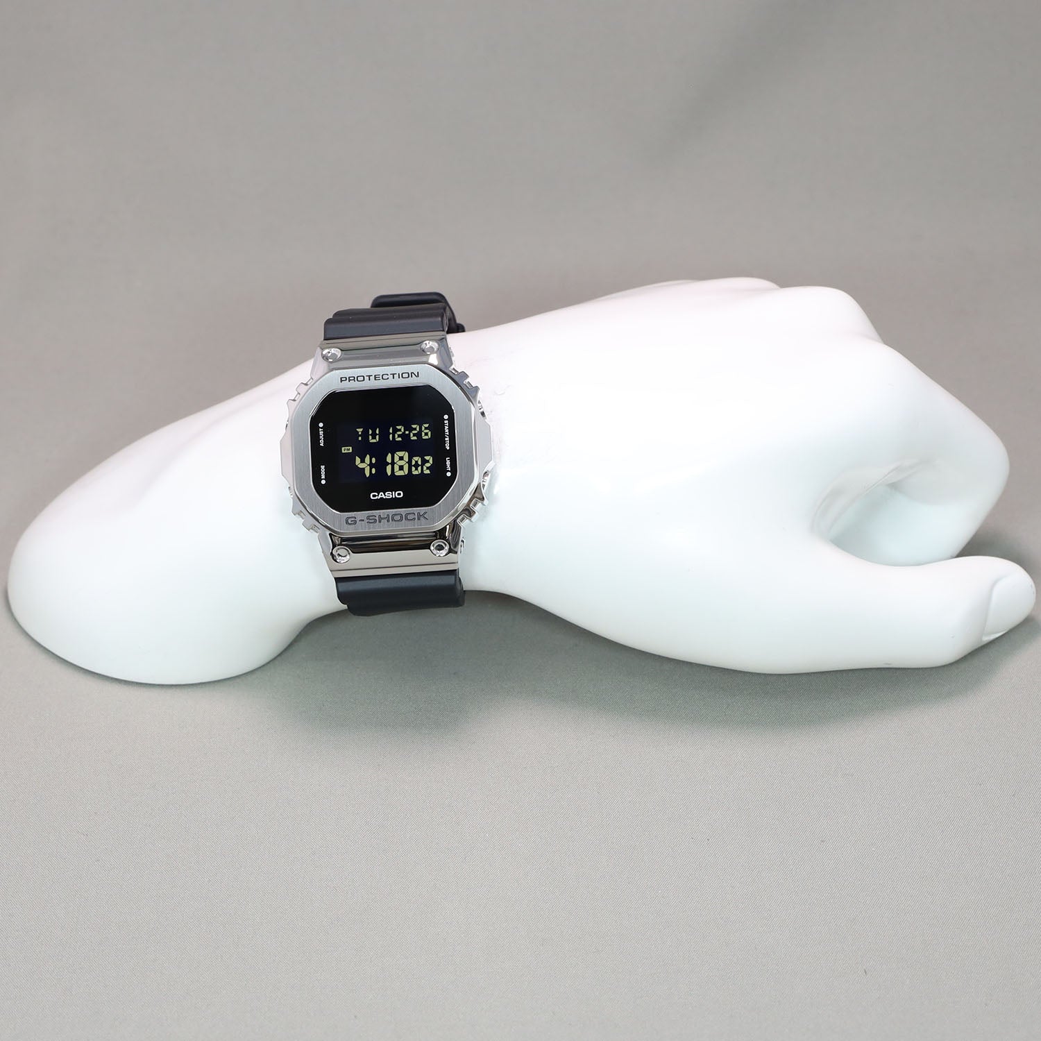 CASIO】G-SHOCK 5600シリーズ / メタルベゼル / GM-5600U-1JF – カー