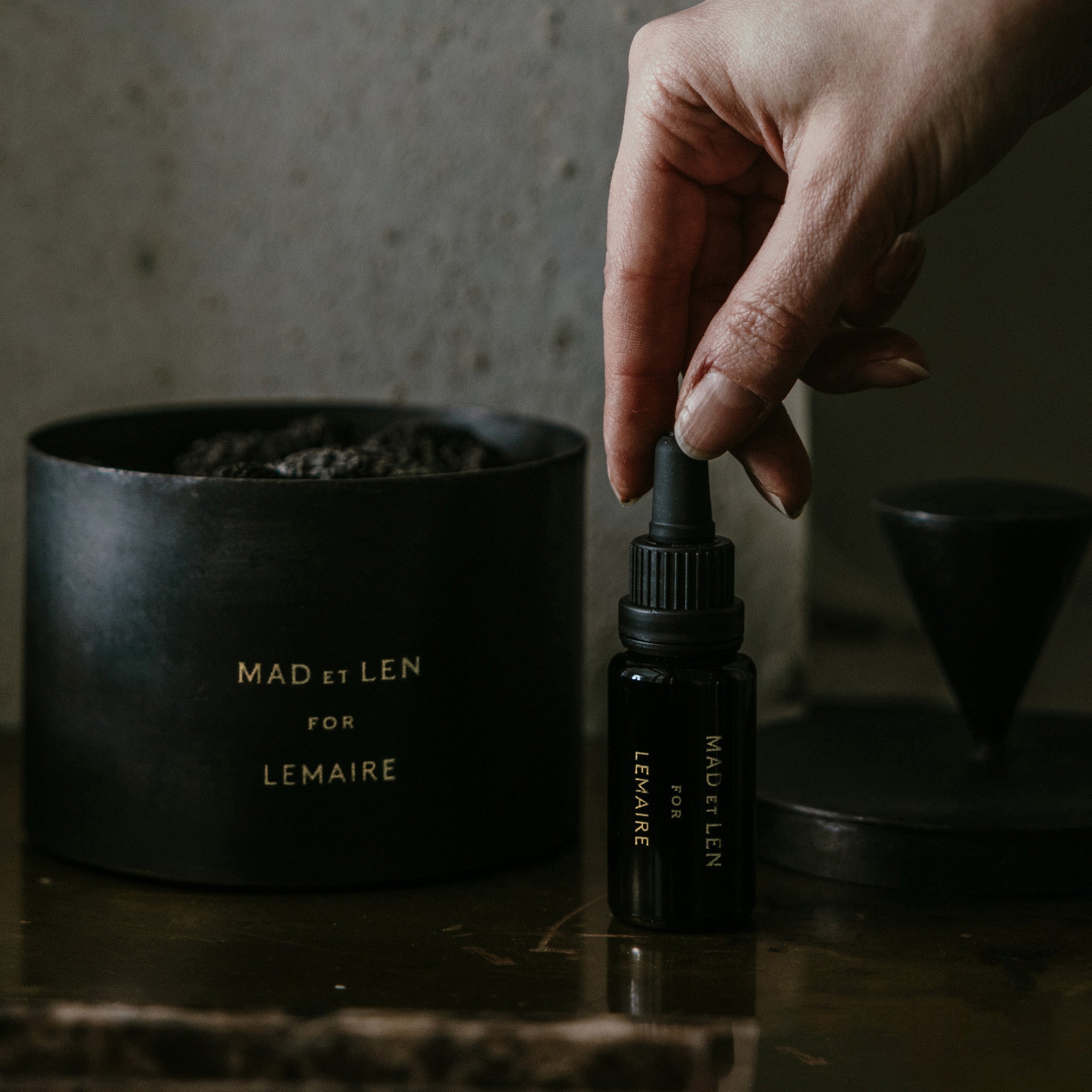 梅雨を楽しむBLACK CHAMPAKA(ブラック シャンパカ)の香り | DOUBLE'H