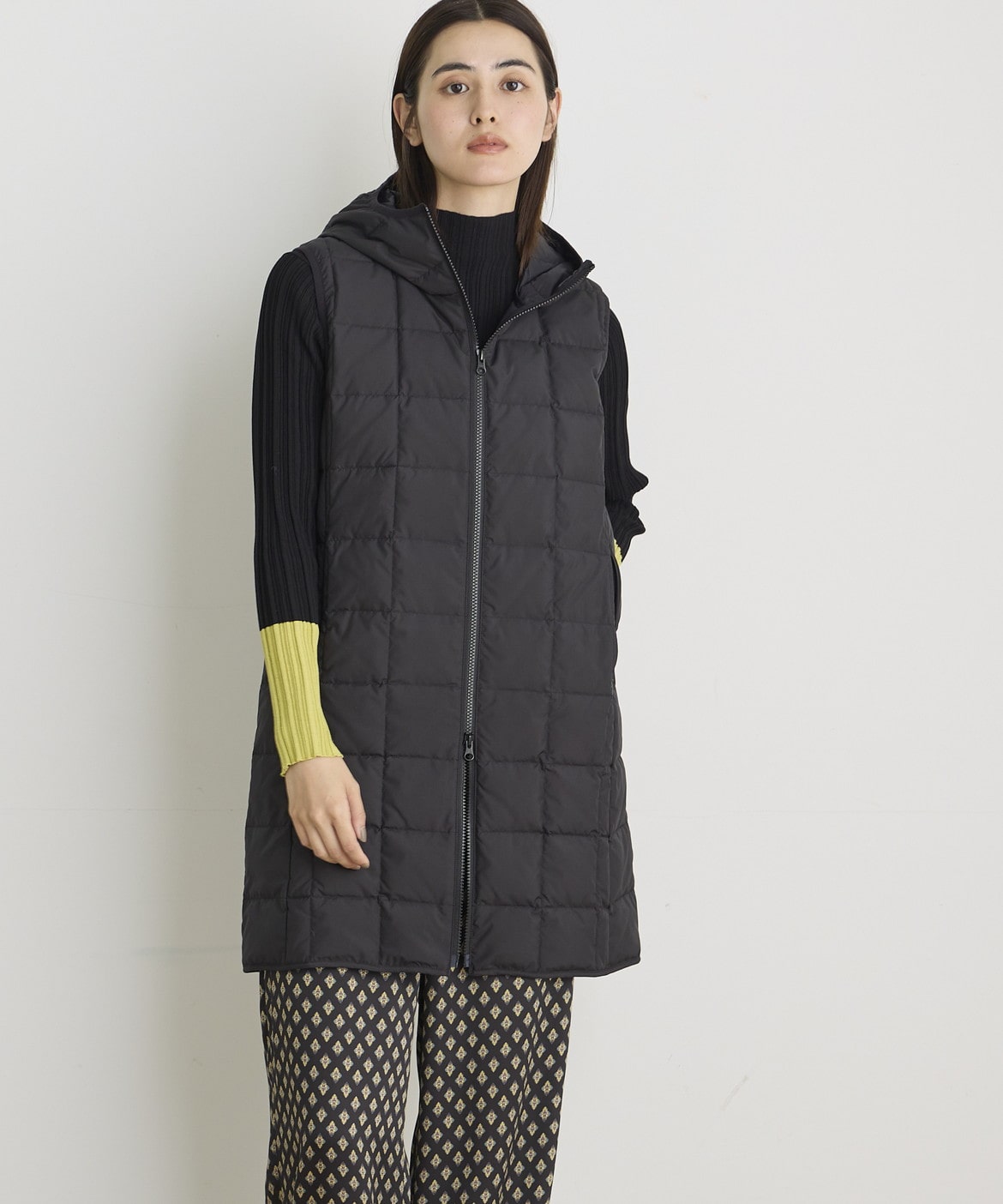 ロングフードダウンベスト《TAION & LIMONTA EAST》 ｜DAY by DAY It's