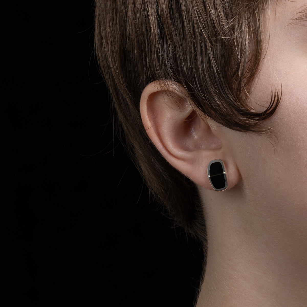 EQUINOX - ピラミッド オニキス ナロー ピアス