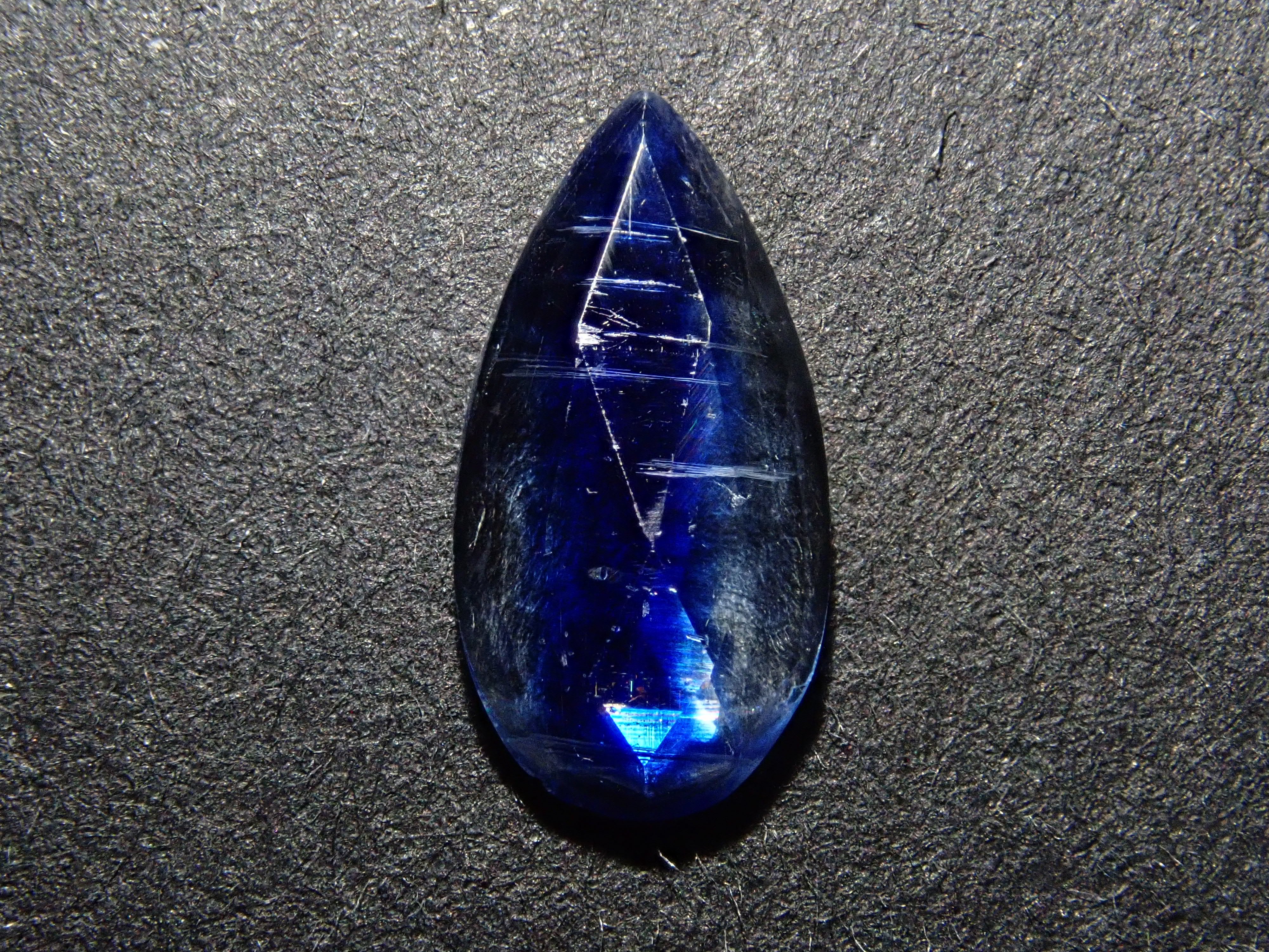 バイカラーカイヤナイト 0.987ctルース